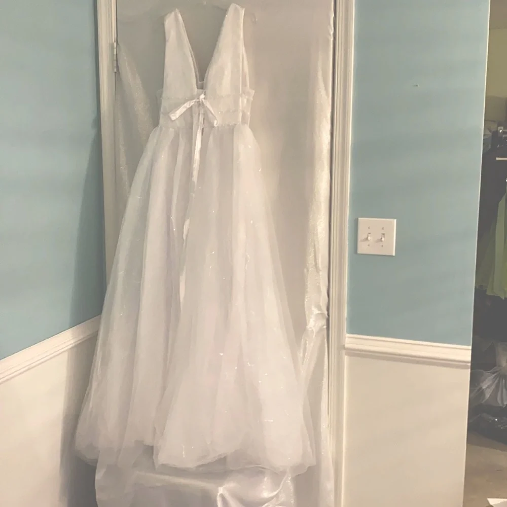 Wedding gown - Picture 4 of 12